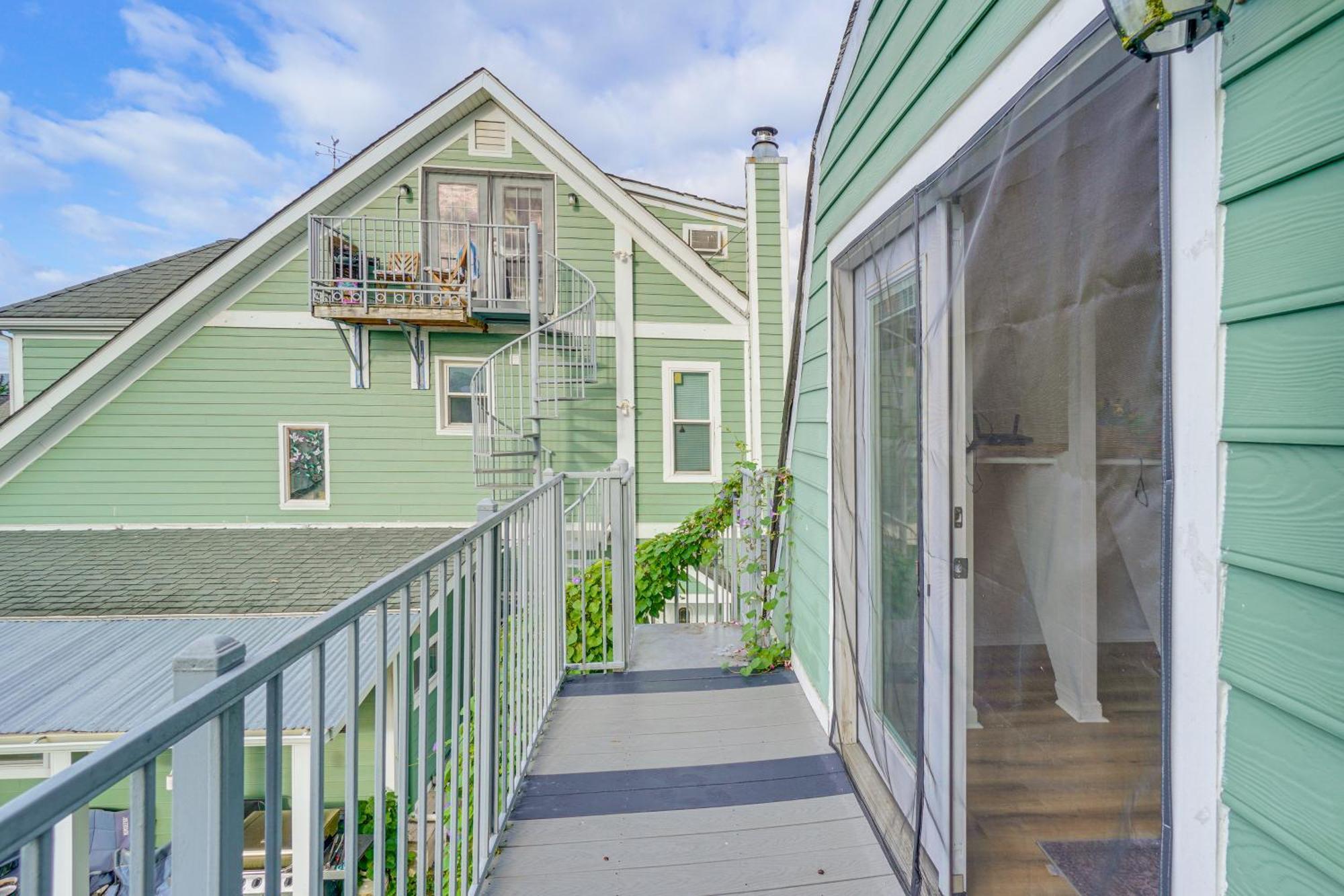 Epic Brunswick Apartment, Deck With Private Hot Tub! 외부 사진
