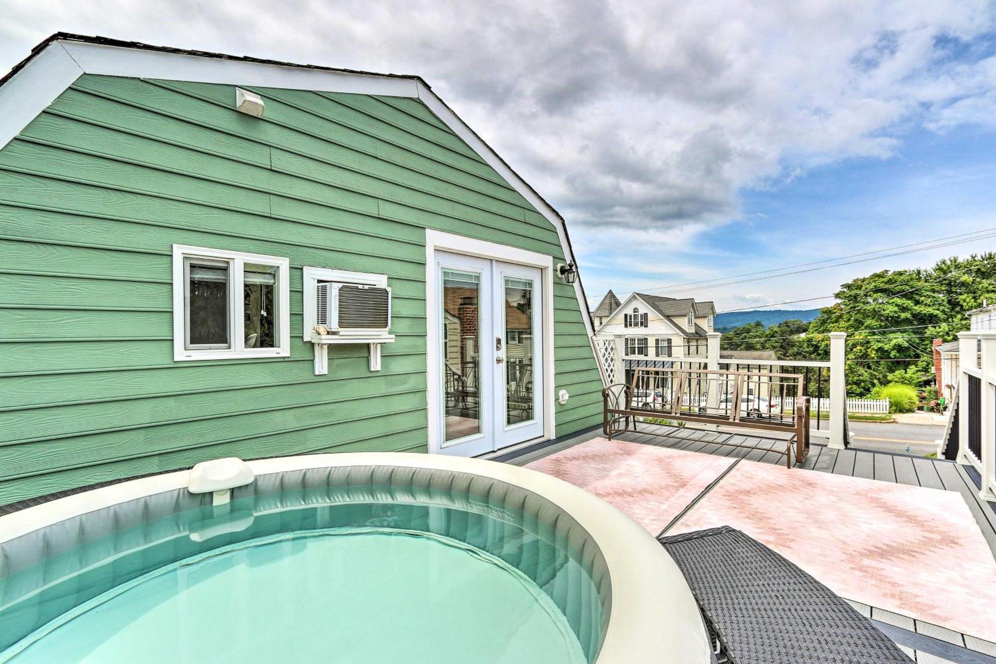 Epic Brunswick Apartment, Deck With Private Hot Tub! 외부 사진